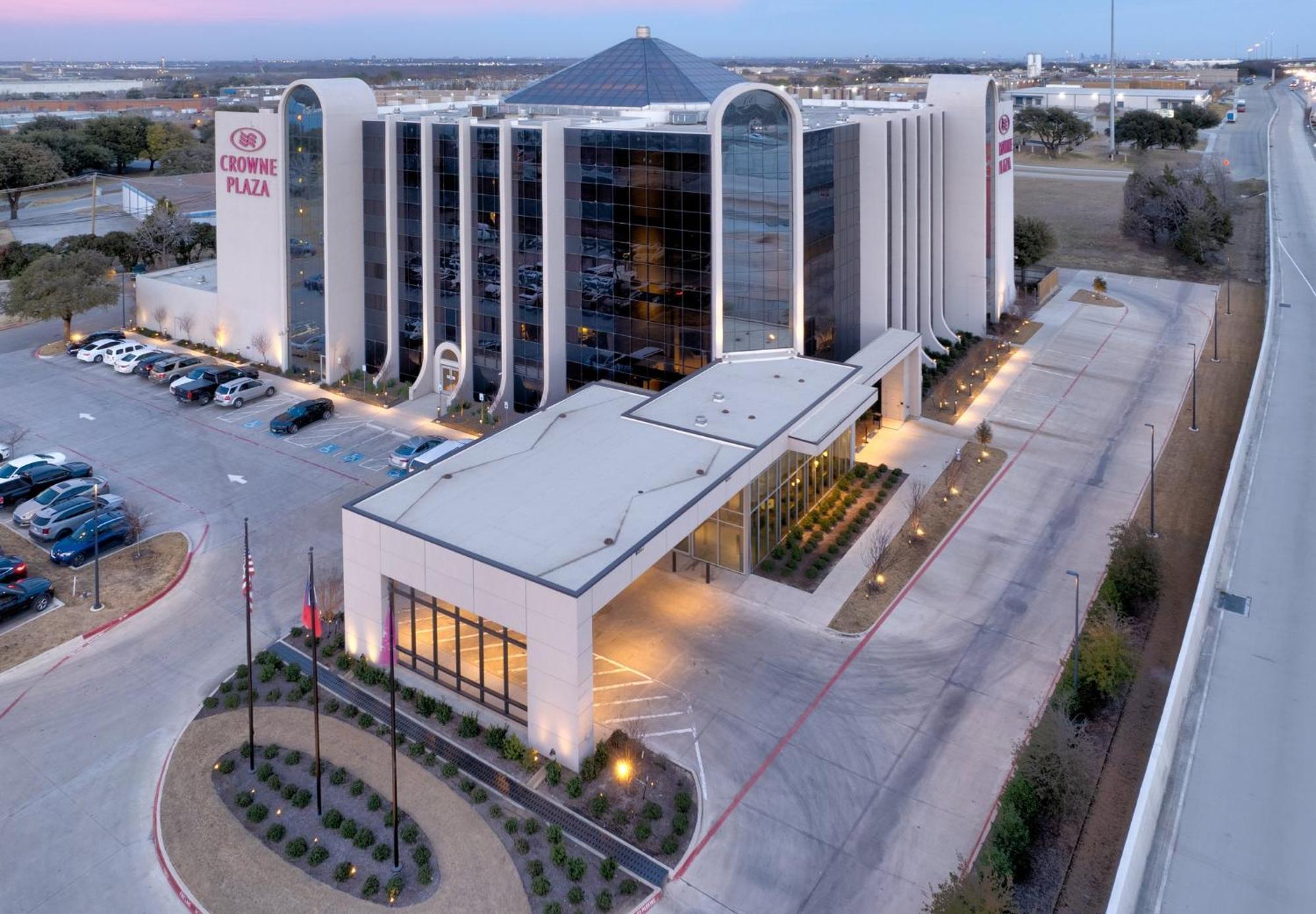 Crowne Plaza Suites Arlington, An Ihg Hotel Exterior foto